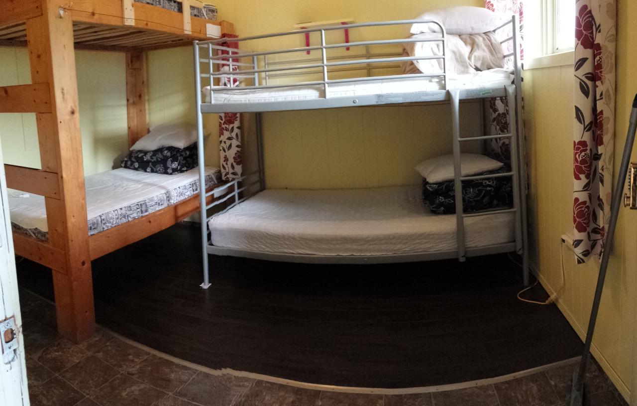 Kicking Horse Backpacker Hostel Golden Buitenkant foto