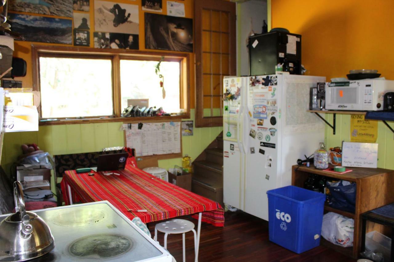 Kicking Horse Backpacker Hostel Golden Buitenkant foto