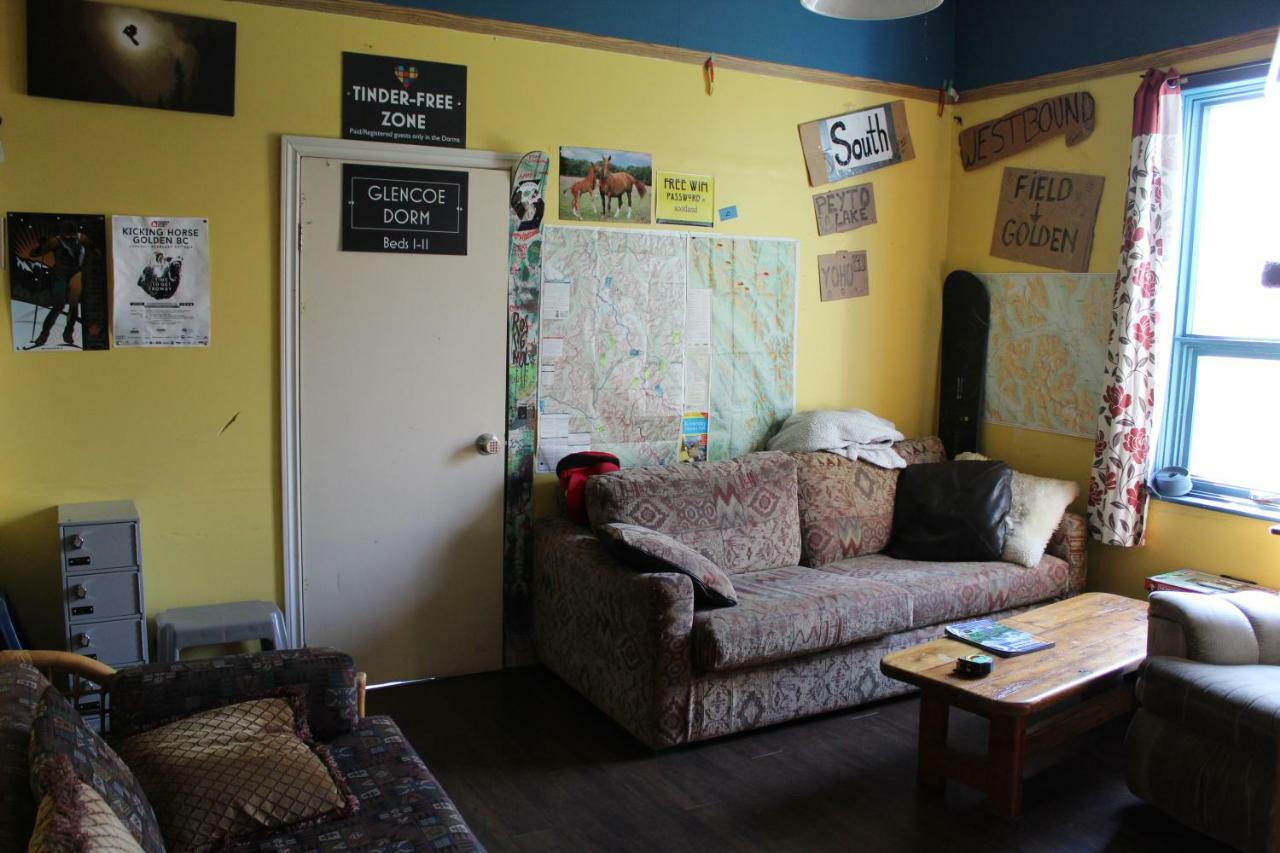 Kicking Horse Backpacker Hostel Golden Buitenkant foto