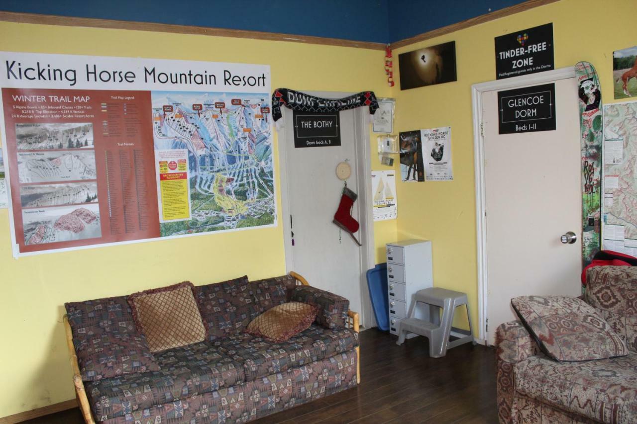 Kicking Horse Backpacker Hostel Golden Buitenkant foto
